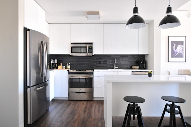 Silver, Gold, and White Paper Towel Holders: Choosing a Finish for Modern Kitchens
