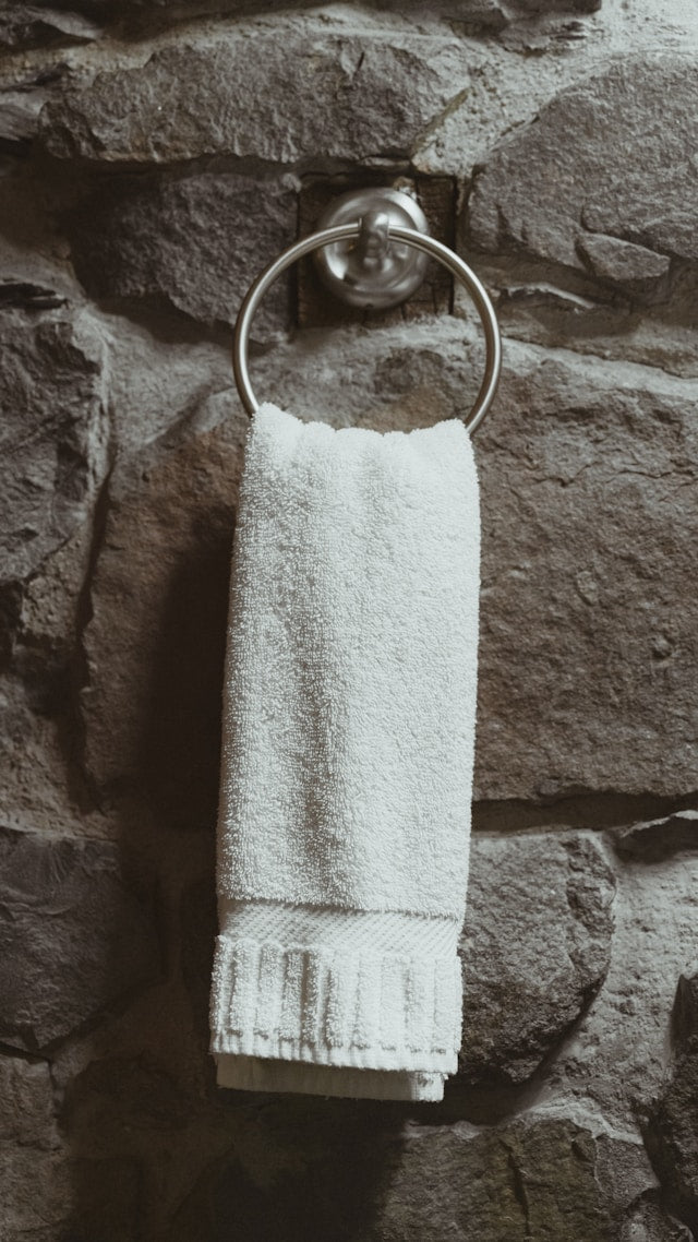 Stainless Steel Paper Towel Holder Care: Fingerprints, Water Spots, Rust Prevention, and Cleaning