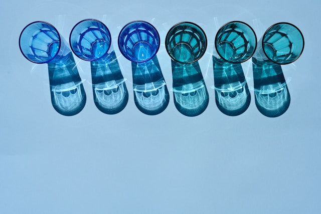 Blue Stemless Wine Glasses: How to Style Coastal, Nautical, and Summer Table Settings