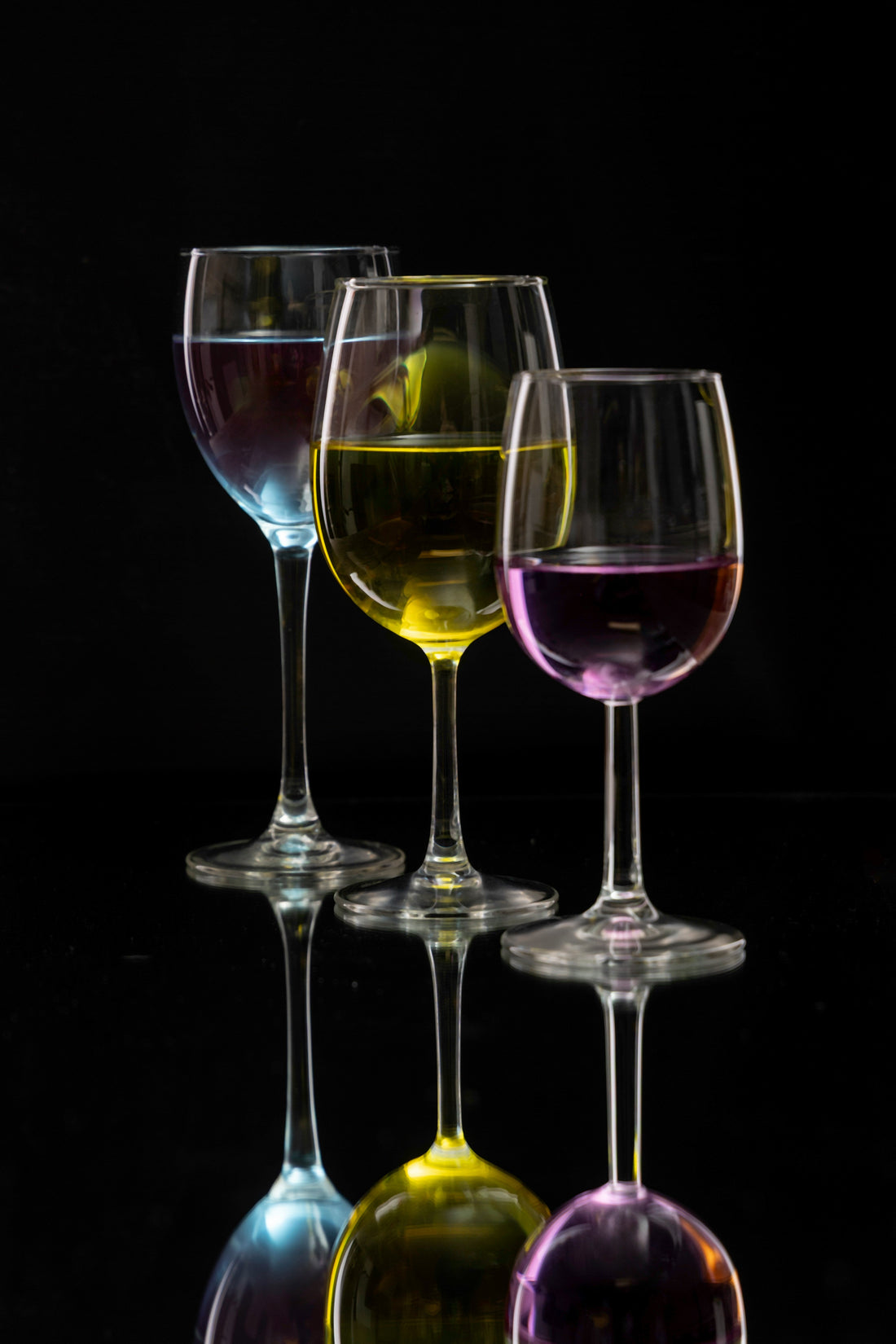 Why Mixed Color Stem Wine Glasses Make Entertaining More Fun