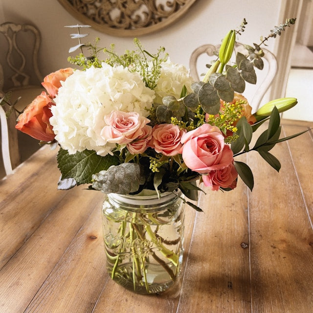 Mason Jar Centerpieces: Farmhouse Table Décor Ideas for Kitchens and Dining Rooms