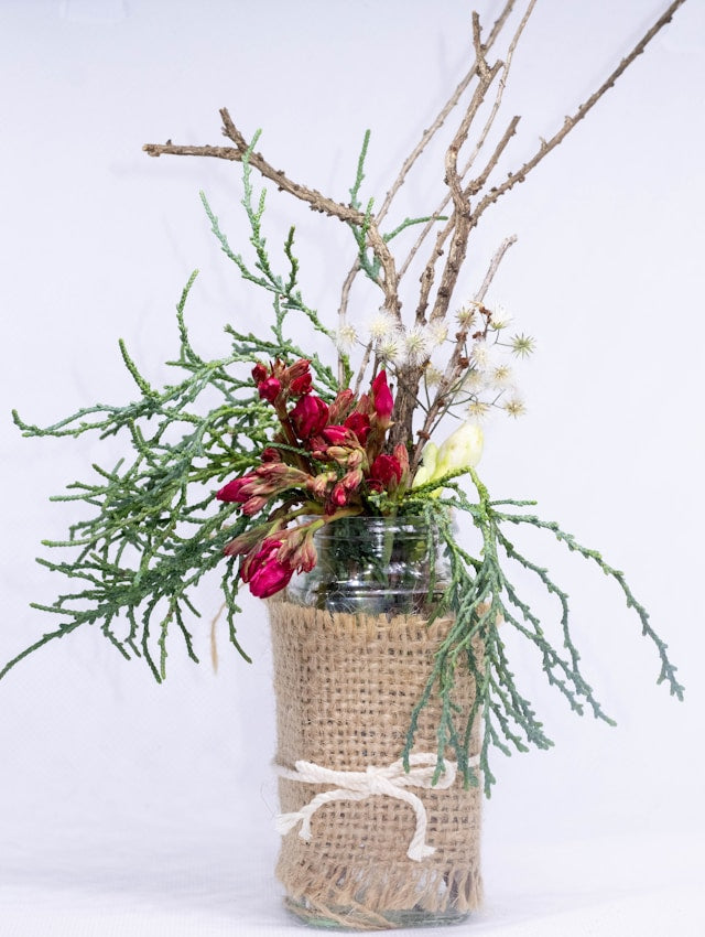 Seasonal Mason Jar Centerpieces: How to Refresh Table Décor for Fall and Winter