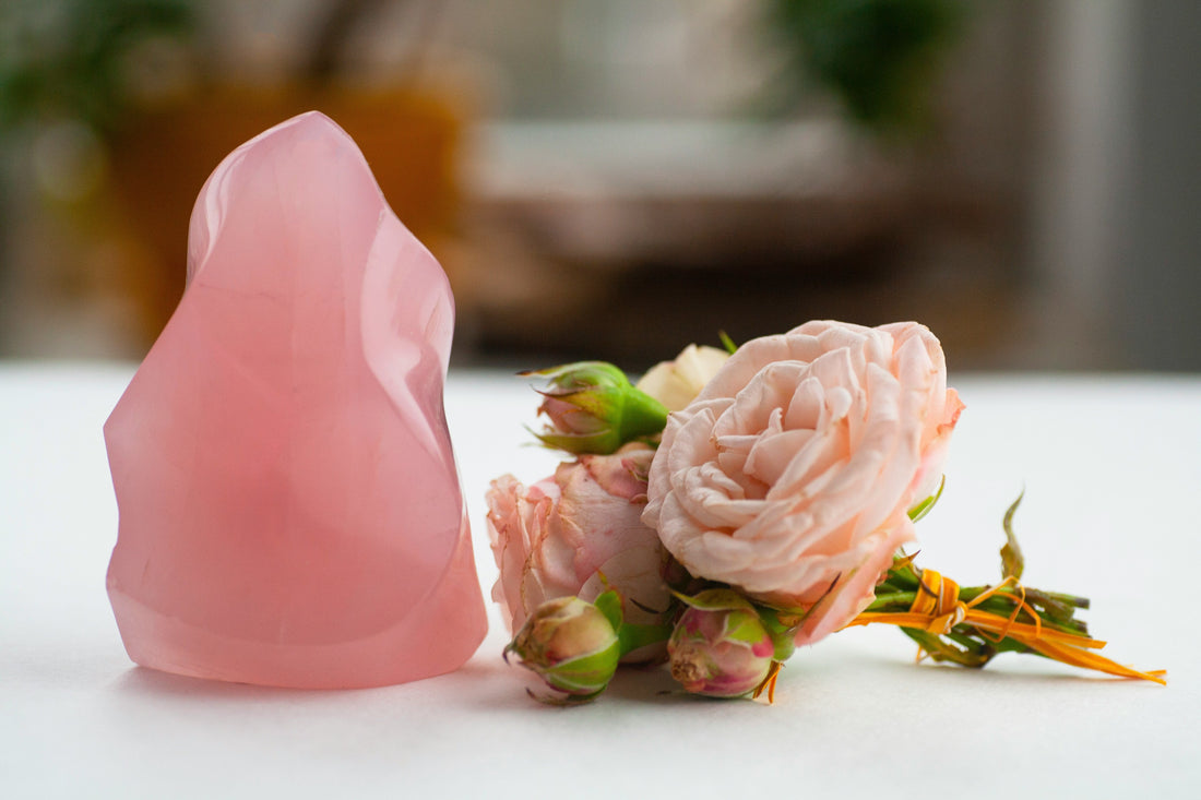 Rose Quartz Angel Decor Ideas for Desks, Shelves, and Thoughtful Gifts