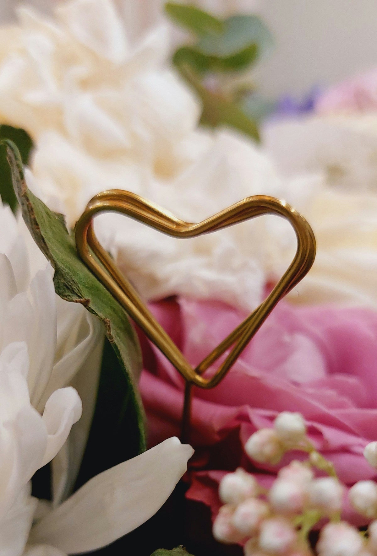 How a Rose Gold Napkin Holder Adds a Soft Decorative Touch to Tables