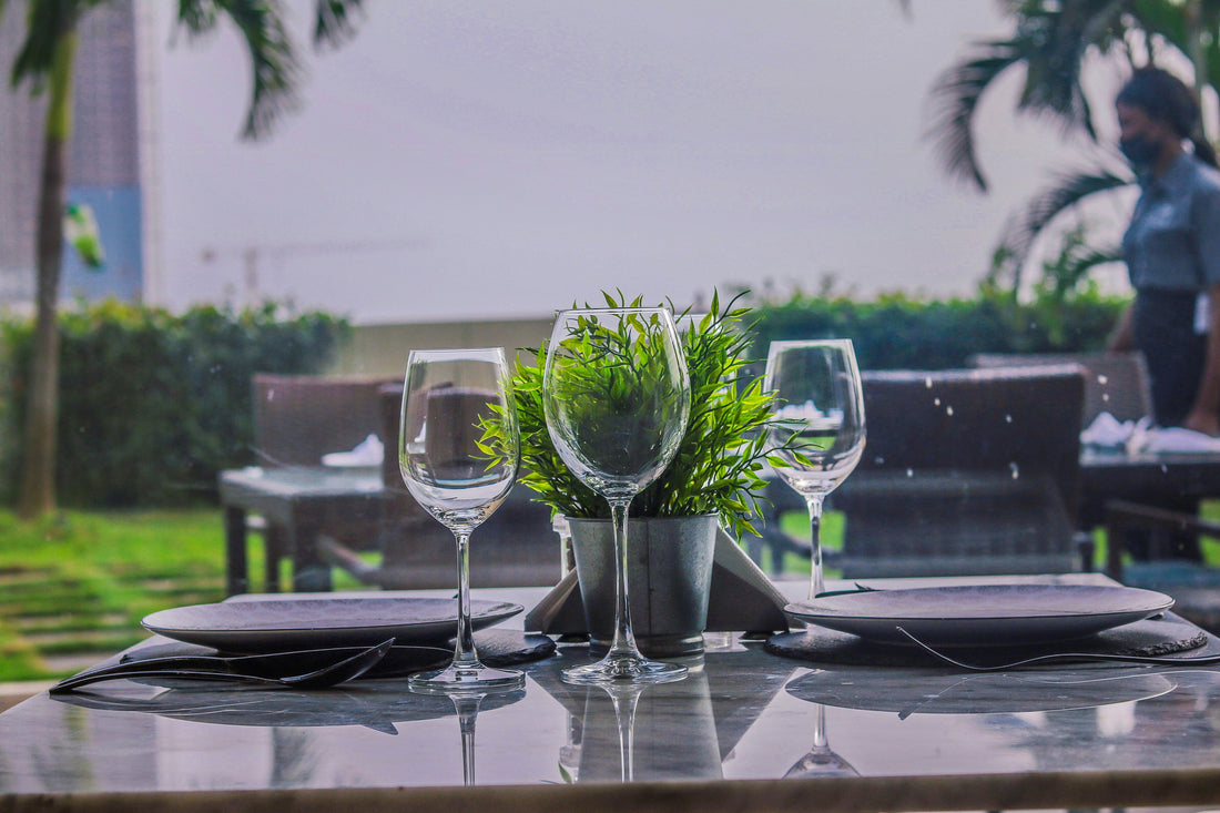 How to Choose a Dining Table Set for a Small Dining Room
