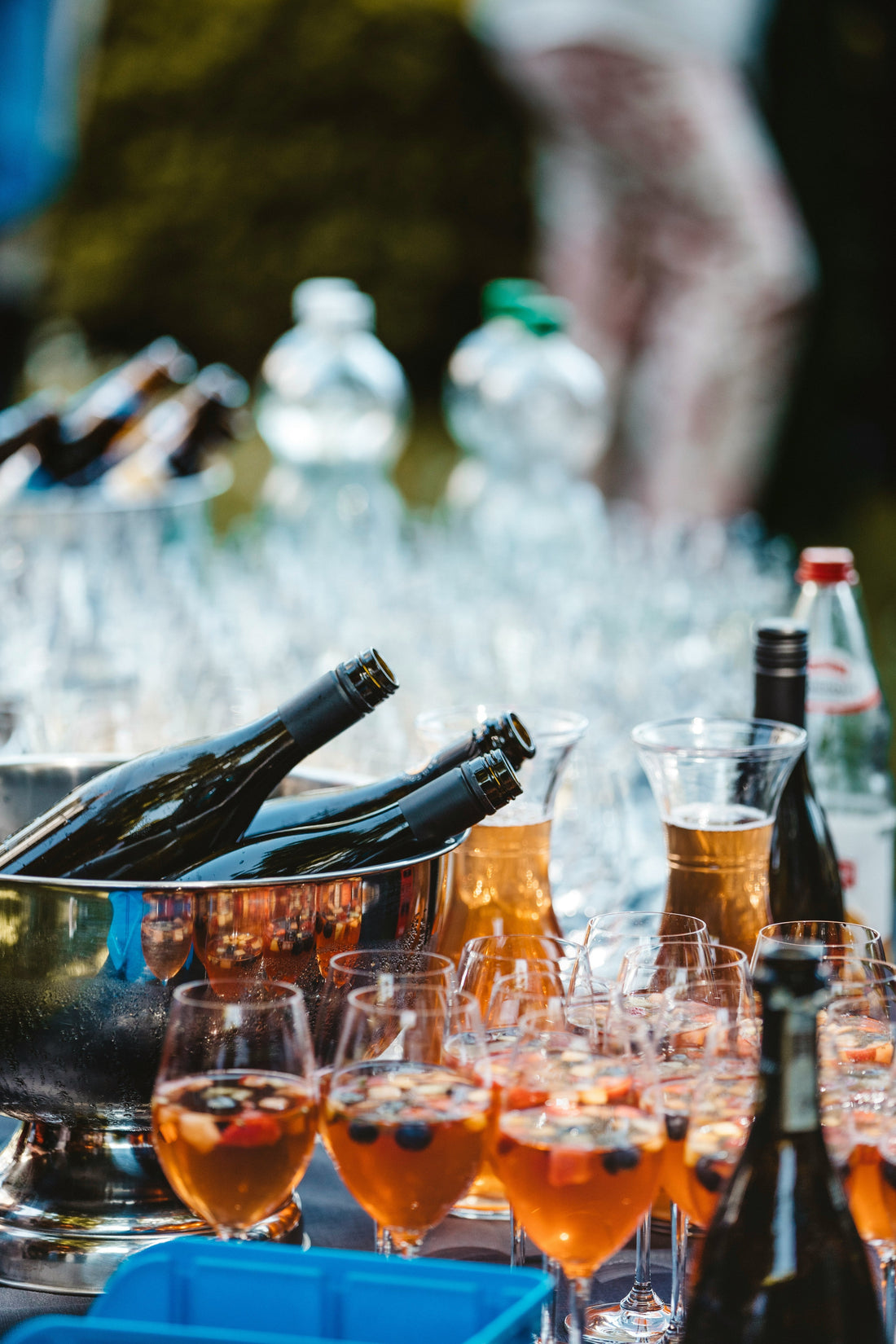 How to Plan Event Drinkware with Disposable Champagne Flutes and Cups