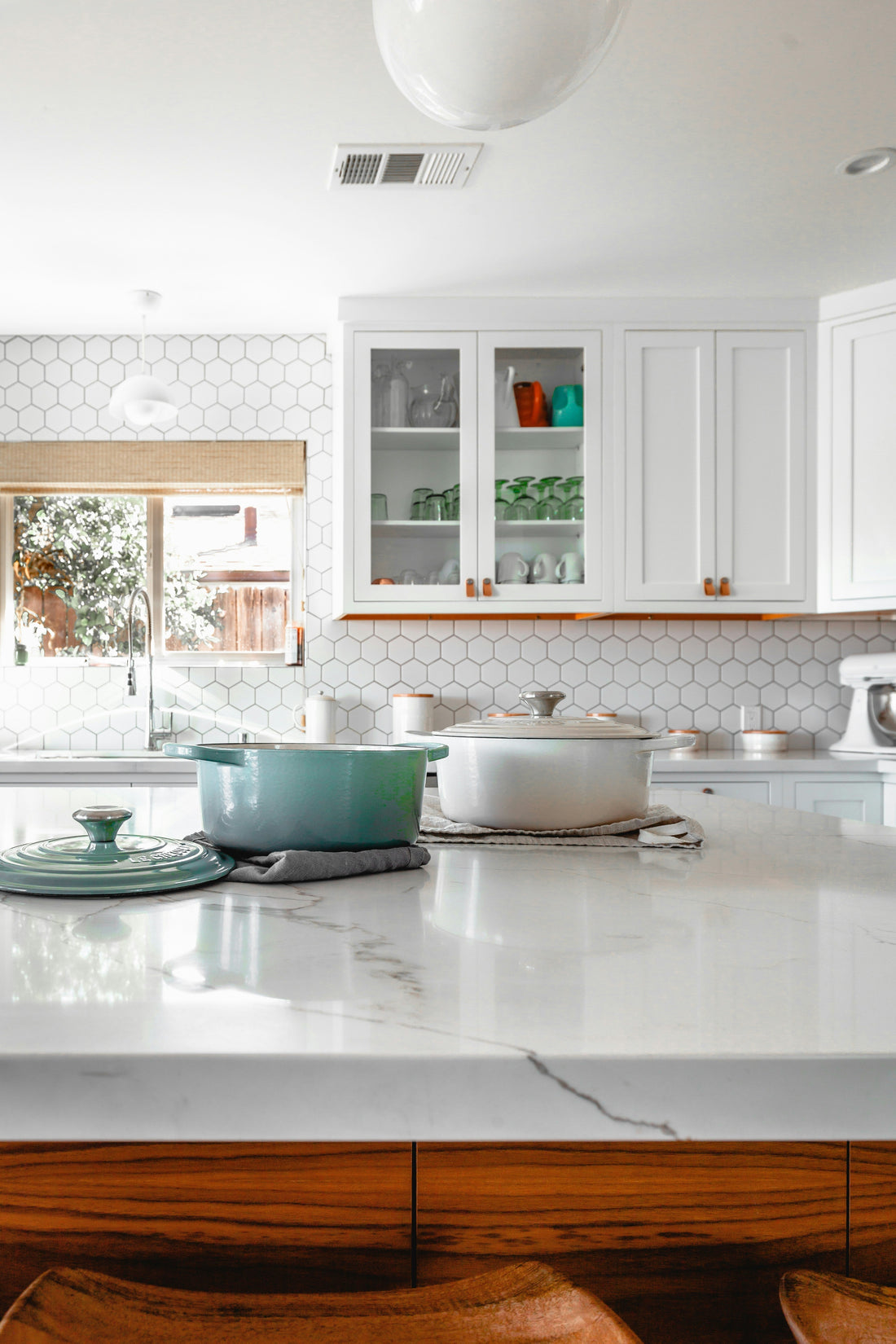 How to Use a Silicone Trivet Set to Protect Kitchen Counters in Style