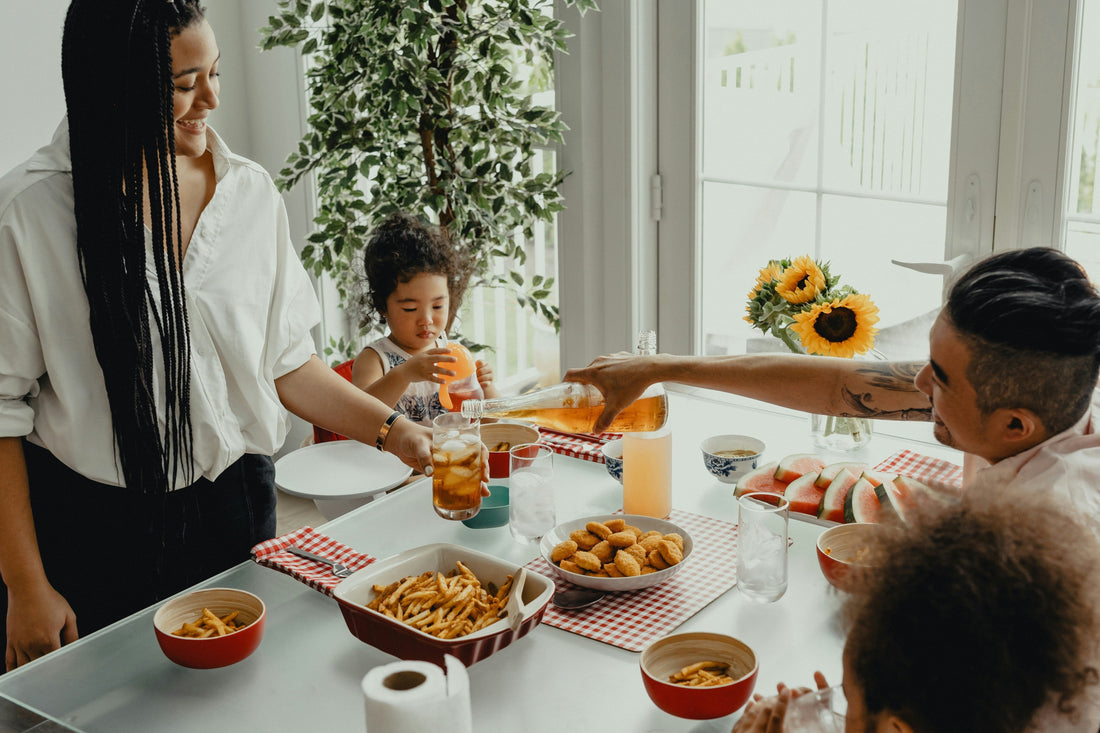 How to Choose a Large Dining Table for Family Meals and Hosting