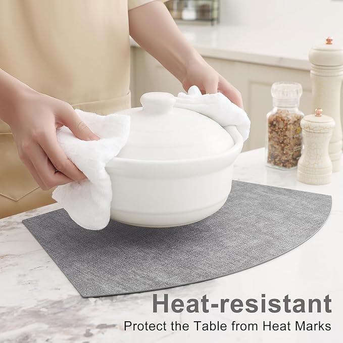 Homaxy Round Table Placemats Set of 4, Washable Wedge Shaped Faux Leather Table Mats, Wipeable Kitchen Dinner Place Mats for Indoor Outdoor, Light Grey