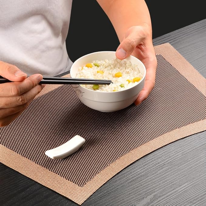 Wedge Shape Placemats for Round Dinner Table Woven Vinyl Wipe Clean Non Slip Plastic Table Mats Set of 4（Brown）