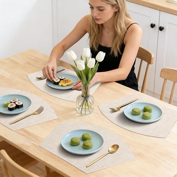 Homaxy Round Table Placemats Set of 6, Washable Wedge Shaped Faux Leather Table Mats, Wipeable Kitchen Dinner Place Mats for Indoor Outdoor, Beige