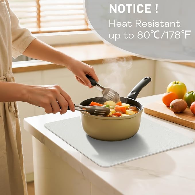 Faux Leather Placemats Set of 6, Washable Place Mats, Wipeable Waterproof Oil-Proof Heat Resistant Table Mats, Non-Slip Vinyl Placemats Rectangular Place Mat for Table Indoor Outdoor (White)