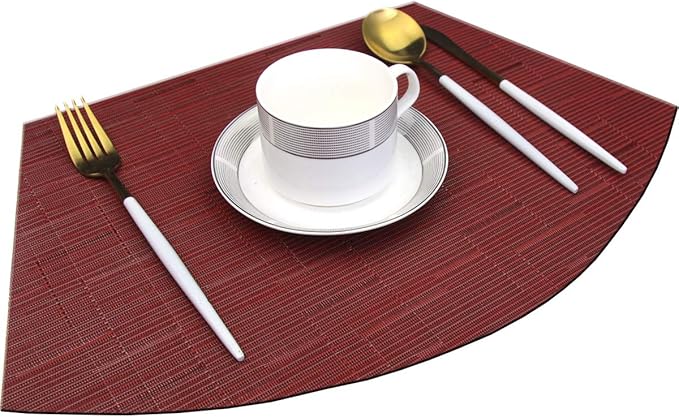Wedge Placemats for Round Dining Table Woven Vinyl Easy Wipe Plastic Non Slip Table Mats Set of 6（Red）