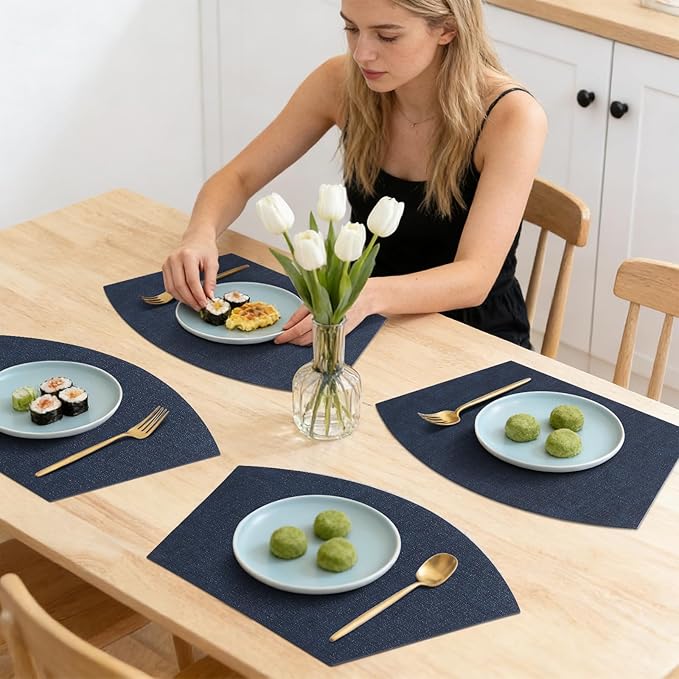 Homaxy Round Table Placemats Set of 4, Washable Wedge Shaped Faux Leather Table Mats, Wipeable Kitchen Dinner Place Mats for Indoor Outdoor, Navy Blue