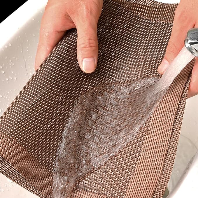 Wedge Shape Placemats for Round Dinner Table Woven Vinyl Wipe Clean Non Slip Plastic Table Mats Set of 4（Brown）