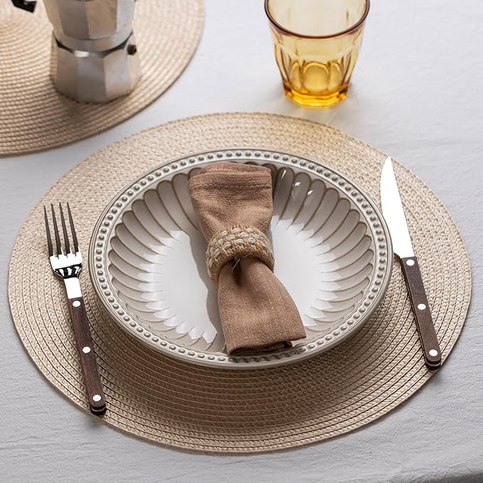 Round Placemats Set of 6 Plastic Woven Placemats Washable Wipeable Table Mats for Dining Table Heat Resistant Non-Slip Circle Place Mats (Beige)