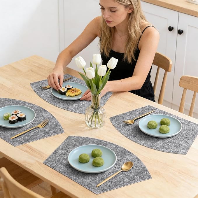 Homaxy Round Table Placemats Set of 4, Washable Wedge Shaped Faux Leather Table Mats, Wipeable Kitchen Dinner Place Mats for Indoor Outdoor, Black & White