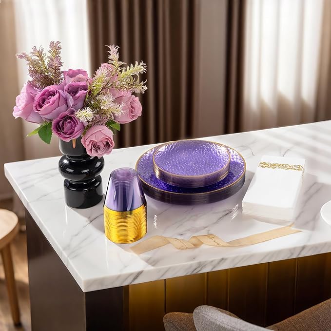 DaYammi 100 Pcs Purple Gold Plastic Plates - 10 inch Clear Purple Gold Dinner Plates - Hammer Pattern Design - Fancy Disposable Plate - Heavy Duty Party Plate Ideal for Wedding