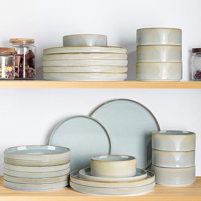 TheTerra Ceramic Dinnerware Sets for 6, 18 Pieces Porcelain Lightweight Speckled Plates and Bowls Sets, Scratch Resistant Dish Set, Oven & Microwave & Dishwasher Safe, Illusion Blue