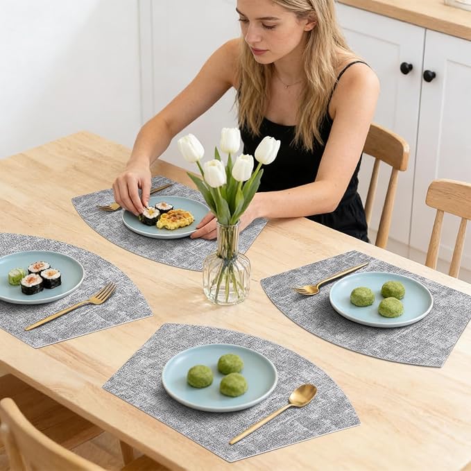 Homaxy Round Table Placemats Set of 4, Washable Wedge Shaped Faux Leather Table Mats, Wipeable Kitchen Dinner Place Mats for Indoor Outdoor, Light Grey