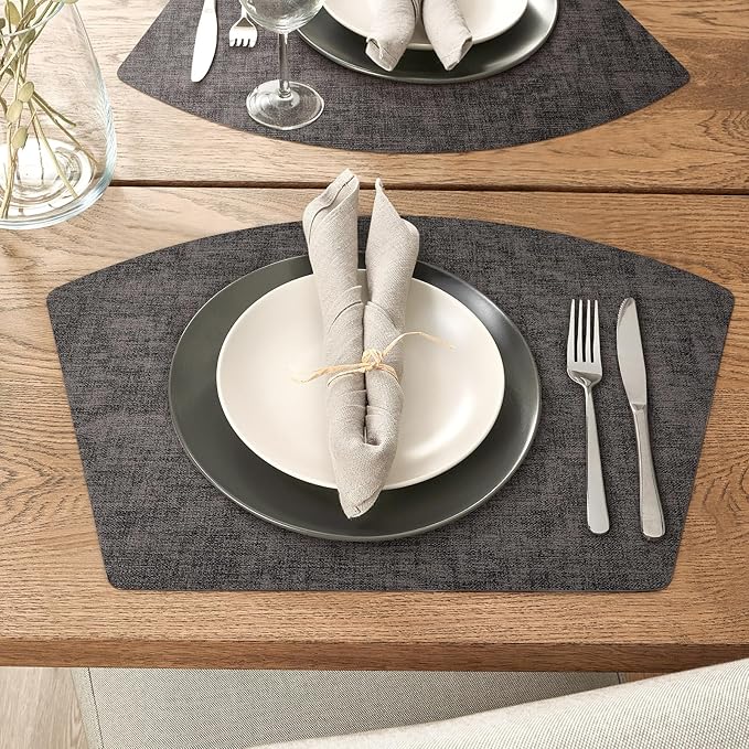 Round Table Placemats Set of 4, Faux Leather Wedge Shape Place Mats Heat Resistant Wipeable Washable Table Mats for Dining Outdoor Indoor, Black